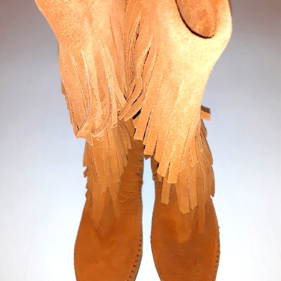 Minnetonka Gorgeous fringed moccasin boots sz 6 - Picture 4 of 7
